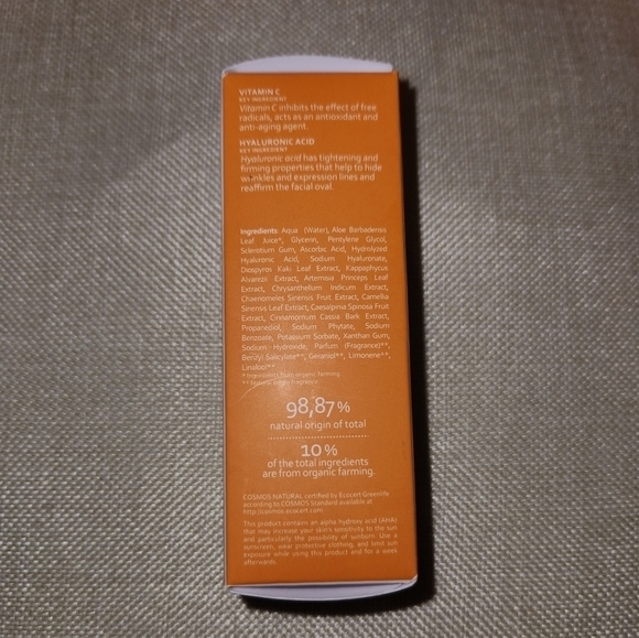 Feel Free Cosmos Vitamin Drop Serum - Picture 5 of 6